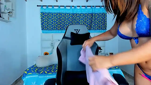 Snapshot of shadia-orozco chatting on 02.21.25 shadia-orozco online show from 02.21.25