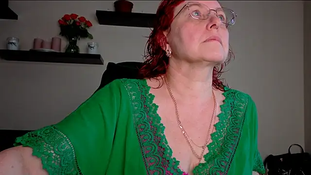 Snapshot of JoannaAndNeighbour chatting on 06.21.26 JoannaAndNeighbour online show from 06.21.26