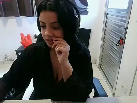 Snapshot of zayrapink chatting on 02.23.26 zayrapink online show from 02.23.26