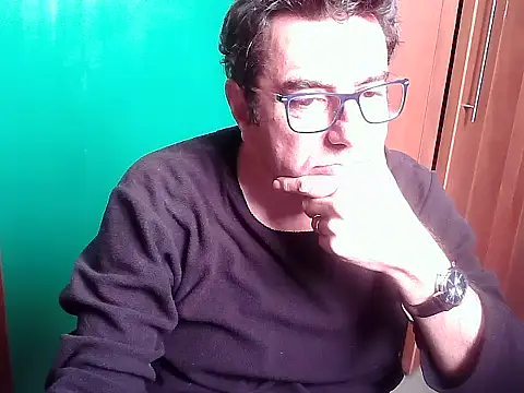 Snapshot of FernandoReuterG chatting on 10.13.25 FernandoReuterG online show from 10.13.25