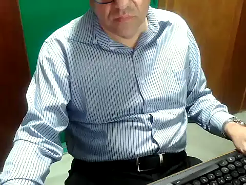 Snapshot of FernandoReuterG chatting on 10.15.25 FernandoReuterG online show from 10.15.25