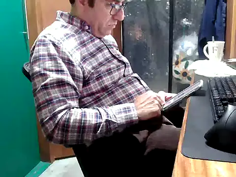 Snapshot of FernandoReuterG chatting on 10.18.25 FernandoReuterG online show from 10.18.25
