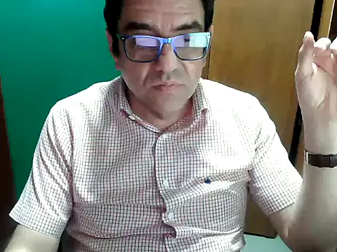 Snapshot of FernandoReuterG chatting on 10.20.25 FernandoReuterG online show from 10.20.25