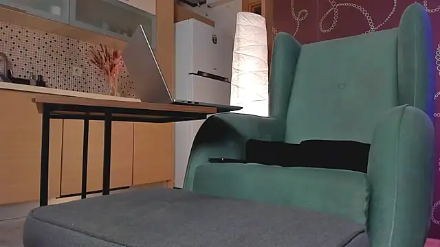 Snapshot of Yourfreebird chatting on 02.09.25 Yourfreebird online show from 02.09.25