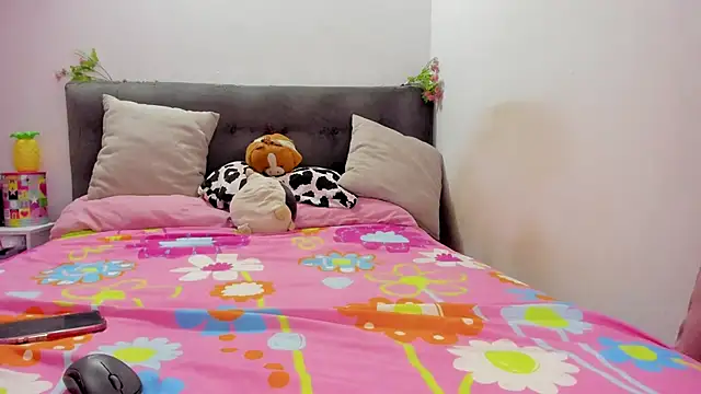 Snapshot of AnnieBellee chatting on 09.19.25 AnnieBellee online show from 09.19.25