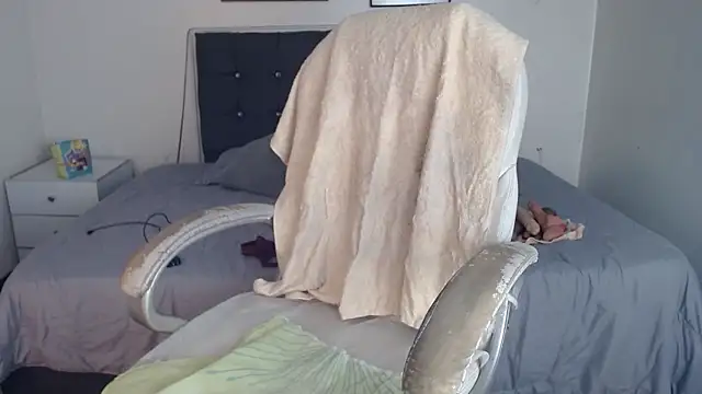 Snapshot of selena_yourmilf chatting on 05.18.26 selena yourmilf online show from 05.18.26