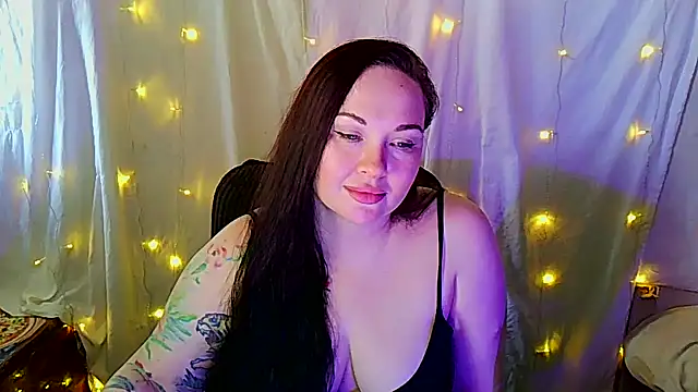 Snapshot of Victoria_Marks chatting on 10.07.25 Victoria Marks online show from 10.07.25