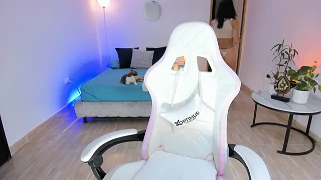 carleee winter online show from 04.15.26