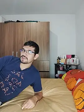 Snapshot of Isaandysex2428 chatting on 11.15.25 Isaandysex2428 online show from 11.15.25