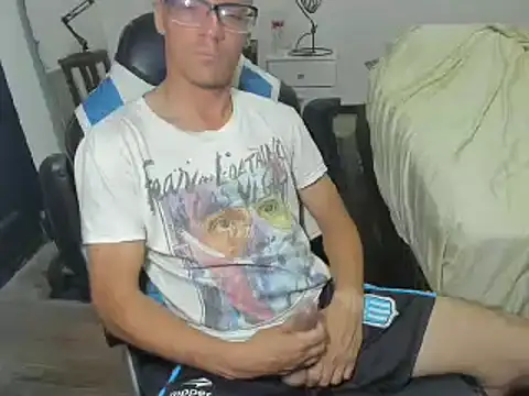 Snapshot of guachin_hunk chatting on 12.20.24 guachin hunk online show from 12.20.24