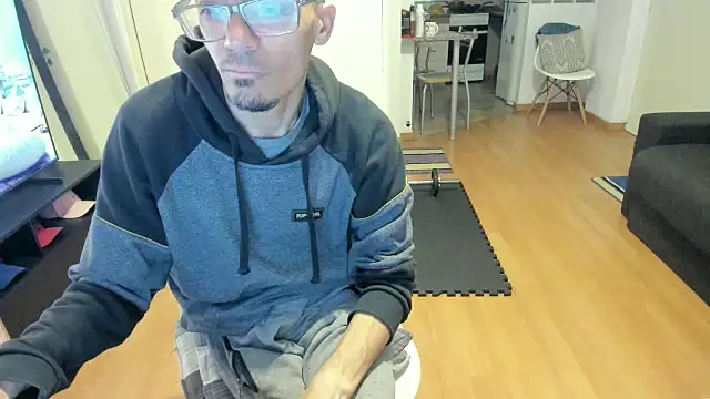 Snapshot of guachin_hunk chatting on 09.09.25 guachin hunk online show from 09.09.25