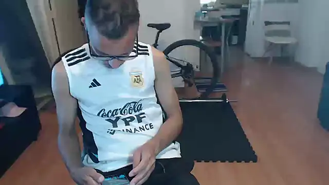 Snapshot of guachin_hunk chatting on 11.01.25 guachin hunk online show from 11.01.25