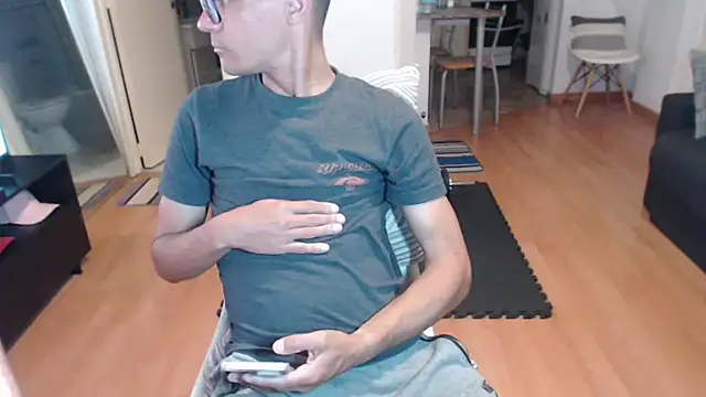 Snapshot of guachin_hunk chatting on 11.08.25 guachin hunk online show from 11.08.25