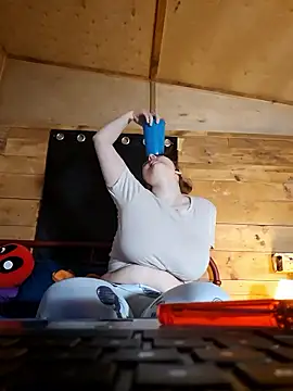 Snapshot of Snowbunnycake_131 chatting on 12.03.24 Snowbunnycake 131 online show from 12.03.24