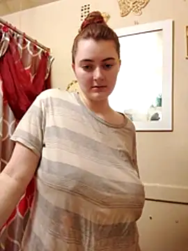 Snapshot of Snowbunnycake_131 chatting on 12.11.24 Snowbunnycake 131 online show from 12.11.24