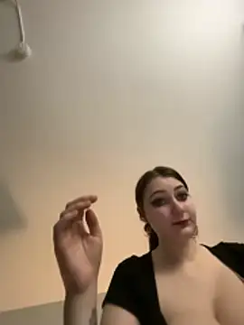 Snapshot of Snowbunnycake_131 chatting on 10.29.25 Snowbunnycake 131 online show from 10.29.25