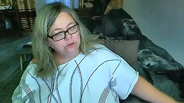 Snapshot of sex2 chatting on 10.21.25 sex2 online show from 10.21.25