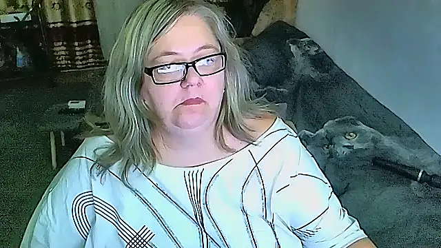 Snapshot of sex2 chatting on 10.21.25 sex2 online show from 10.21.25