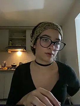Snapshot of _Lunnaa_ chatting on 05.06.26 Lunnaa online show from 05.06.26
