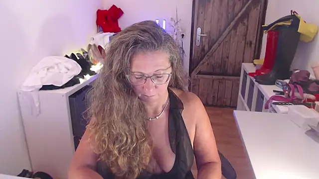 Snapshot of GeilesLuder75 chatting on 08.04.26 GeilesLuder75 online show from 08.04.26
