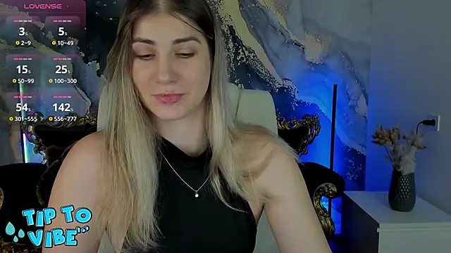 Snapshot of CassandraGood chatting on 02.12.25 CassandraGood online show from 02.12.25