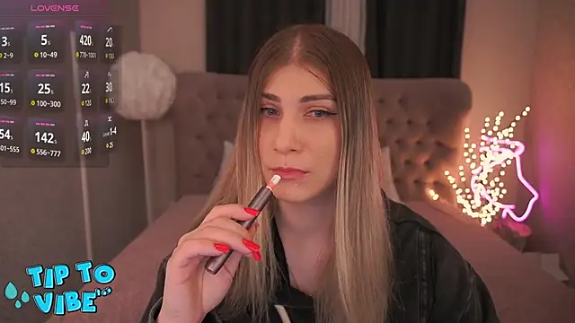 Snapshot of CassandraGood chatting on 03.04.25 CassandraGood online show from 03.04.25