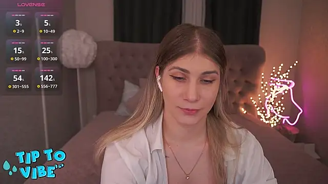 Snapshot of CassandraGood chatting on 03.04.25 CassandraGood online show from 03.04.25