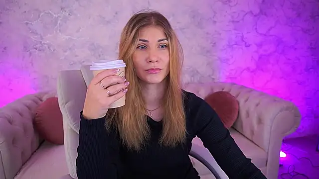 Snapshot of CassandraGood chatting on 09.25.25 CassandraGood online show from 09.25.25