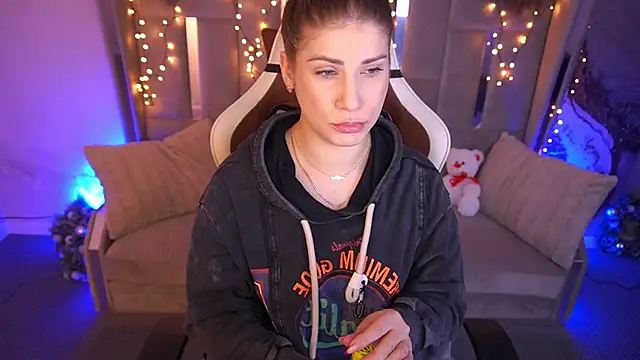 Snapshot of CassandraGood chatting on 02.09.26 CassandraGood online show from 02.09.26