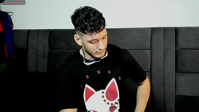 Snapshot of alejandro__2 chatting on 04.30.26 alejandro 2 online show from 04.30.26