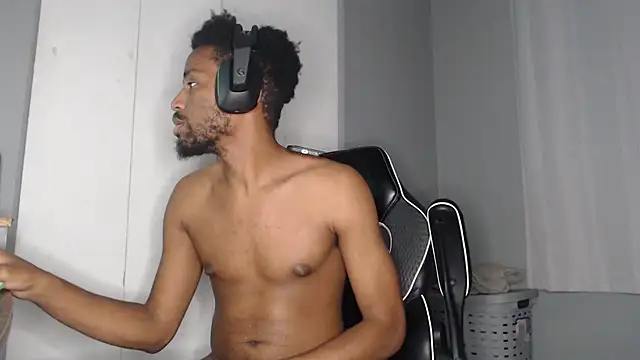 Snapshot of ChrisVacher chatting on 12.11.24 ChrisVacher online show from 12.11.24