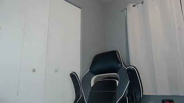 Snapshot of ChrisVacher chatting on 01.05.25 ChrisVacher online show from 01.05.25