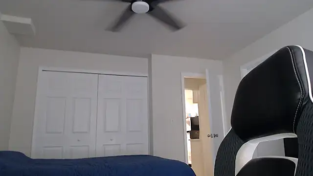 Snapshot of ChrisVacher chatting on 09.17.25 ChrisVacher online show from 09.17.25