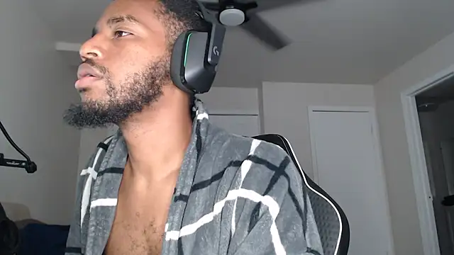 Snapshot of ChrisVacher chatting on 09.21.25 ChrisVacher online show from 09.21.25