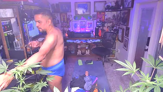 Snapshot of Briefs_bud chatting on 12.16.24 Briefs bud online show from 12.16.24