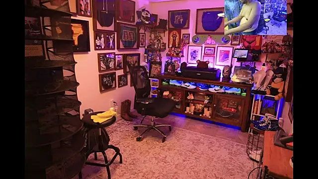 Snapshot of Briefs_bud chatting on 01.05.25 Briefs bud online show from 01.05.25