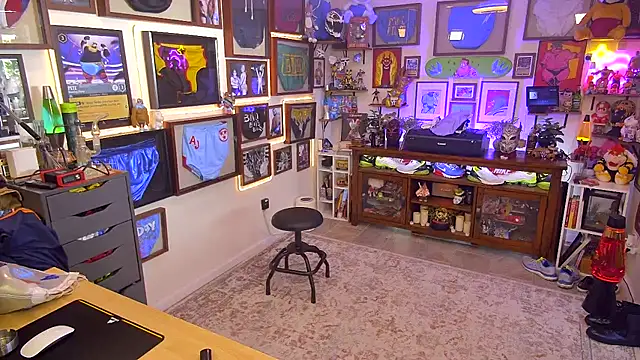 Snapshot of Briefs_bud chatting on 11.23.25 Briefs bud online show from 11.23.25