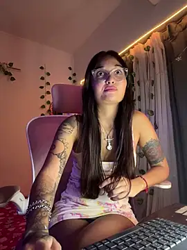 LunaXuan online show from 03.16.25