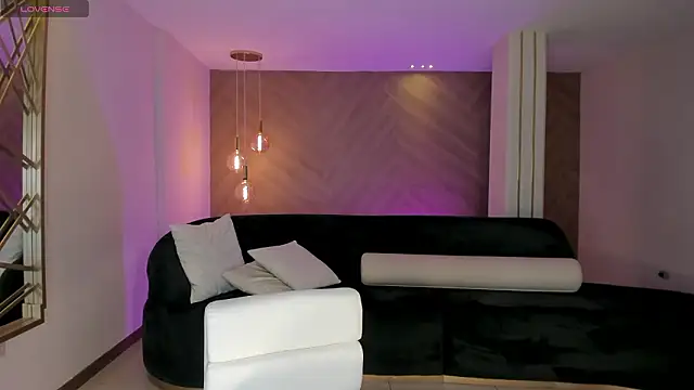 NiaHolland online show from 02.09.26