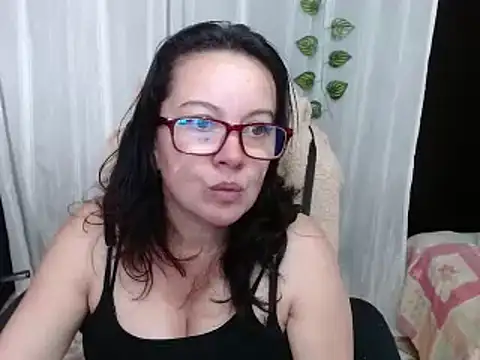 Snapshot of Sonialorens_ chatting on 12.28.24 Sonialorens  online show from 12.28.24