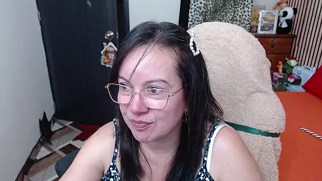 Sonialorens  online show from 12.04.25