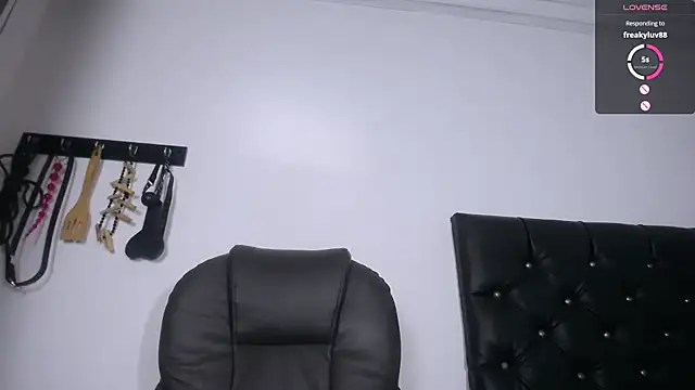 Snapshot of alejandraluxt chatting on 02.23.25 alejandraluxt online show from 02.23.25