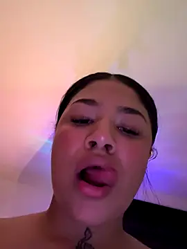 Snapshot of IamSashaLuv chatting on 12.04.24 IamSashaLuv online show from 12.04.24