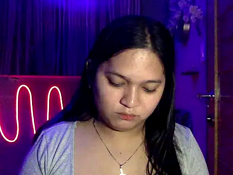 Snapshot of EmpressYna chatting on 10.18.25 EmpressYna online show from 10.18.25