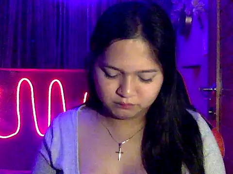 Snapshot of EmpressYna chatting on 10.26.25 EmpressYna online show from 10.26.25