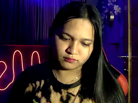 Snapshot of EmpressYna chatting on 11.04.25 EmpressYna online show from 11.04.25