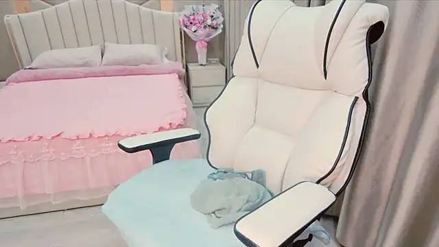 Snapshot of Girl__Funny chatting on 01.15.25 Girl  Funny online show from 01.15.25