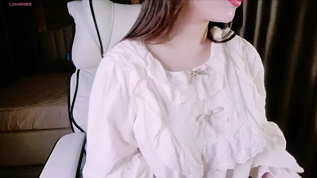 Snapshot of Girl__Funny chatting on 03.03.25 Girl  Funny online show from 03.03.25