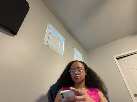 RylHoneyy online show from 02.10.26