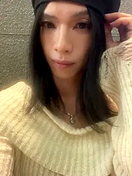 Snapshot of CrytinaSissyCrossdress chatting on 10.04.25 CrytinaSissyCrossdress online show from 10.04.25